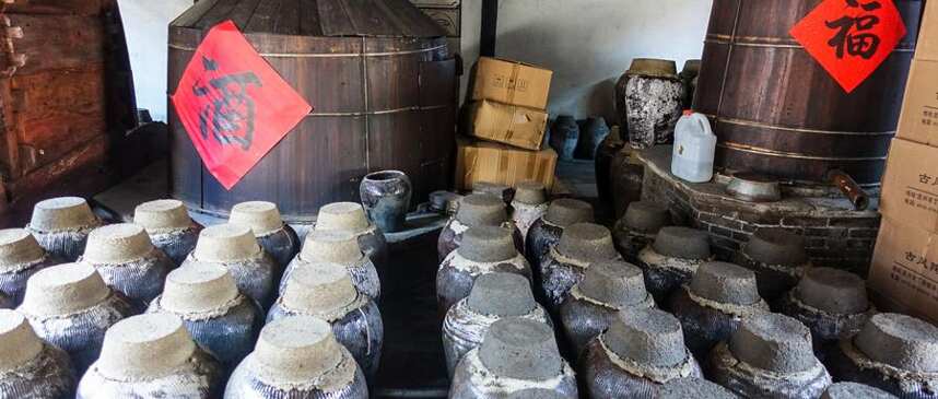 不锈钢碗能不能装白酒,白酒有那些容器